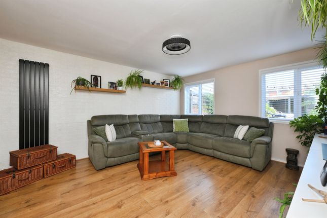 42, Countess Close, ST. NEOTS photo 2
