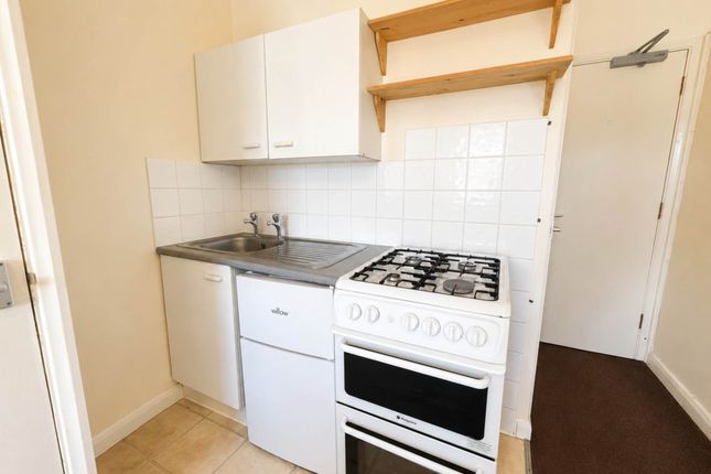 Flat 4, High Town Road, Luton photo 5