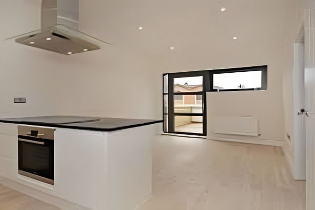 9 Reynolds Court, Baring Road, Beaconsfield photo 4