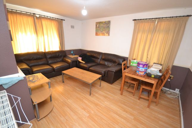 Room 3, 18, Fleming Gardens, Nottingham photo 4