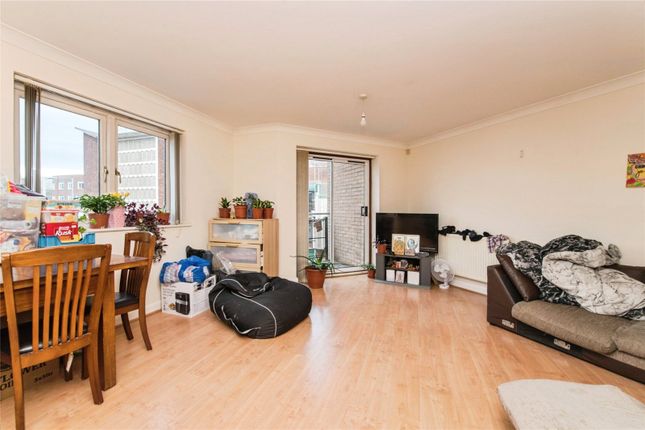 8 Augusta Court,, Market Street, Devon photo 2
