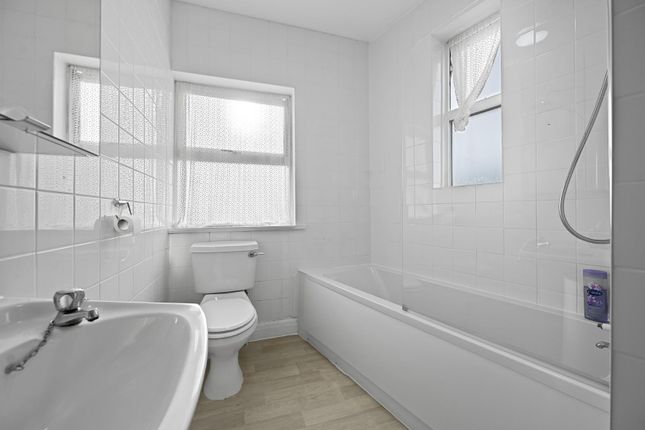 433, Rayners Lane, Pinner photo 4