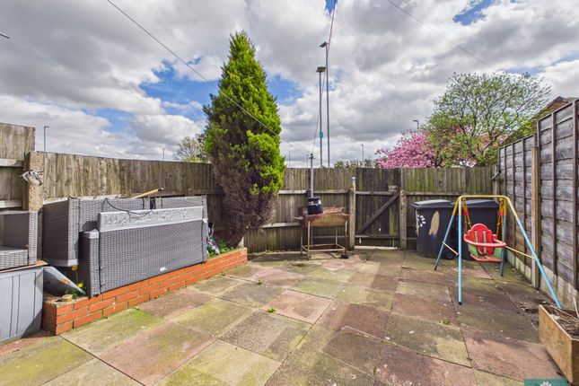 1, Henthorn Street, Shaw photo 2