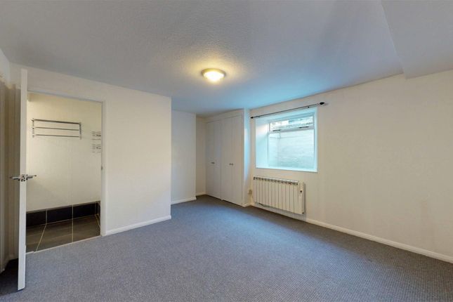 Flat to rent in Brownlow Terrace, Stamford