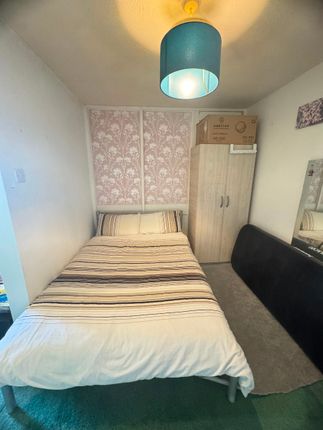245 Beverley Drive, Edgware photo 3