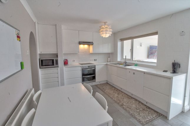 42 Rundells, Harlow photo 4