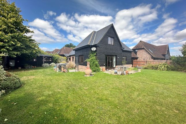6 Brick Kiln Barns, Chaul End Road, Luton photo 2