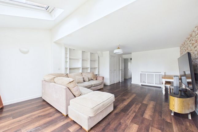 9 Skylark Avenue, Peacehaven photo 3