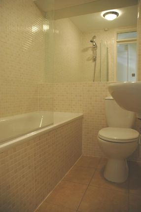 Bathroom (5).Jpg