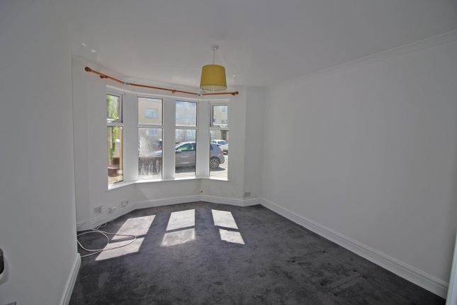 Flat to rent in Tyn-Y-Pwll Road, Whitchurch, Cardiff