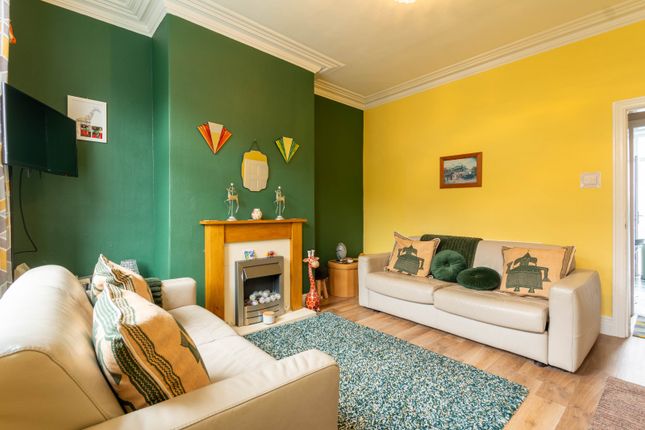 18, Percy Street, West Yorkshire photo 2