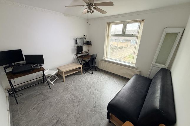 48, St. Leonards Grove, Bradford photo 4