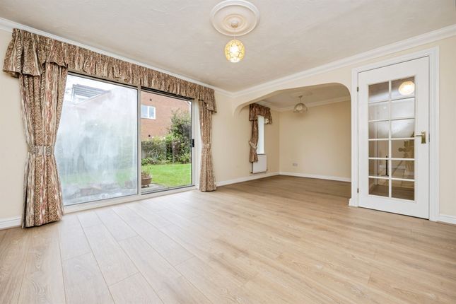 34, Eagle Gardens, Bedford photo 4