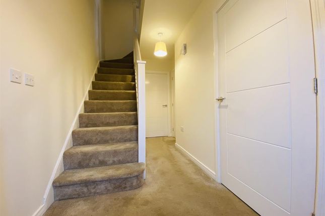 9, Heather Drive, Pontefract photo 2