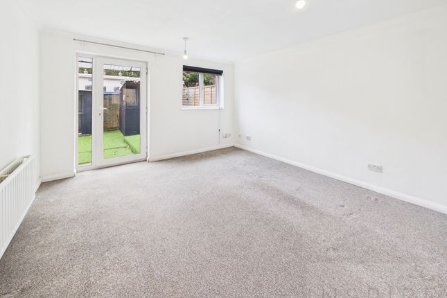 5 Cheviot Walk, Crawley photo 3