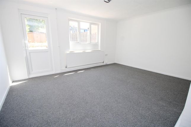 110, Canons Brook, Harlow photo 4