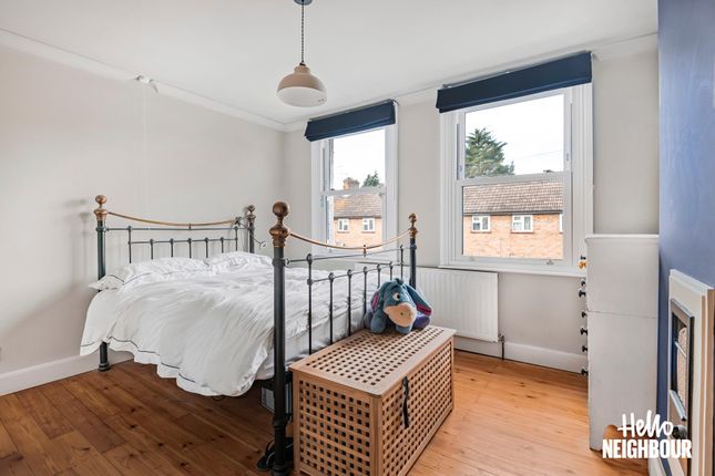 Flat to rent in Tree Road, London