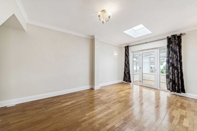 Bungalow to rent in Ravenor Park Road, Greenford