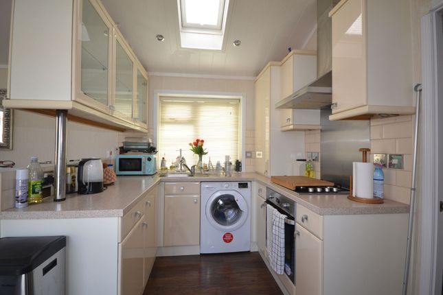 Mobile/park home for sale in 28 Pebble Beach Park, Warners Lane, Selsey, West Sussex