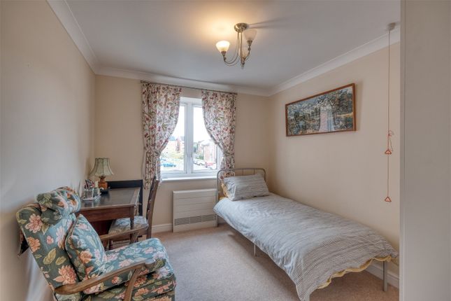 Flat for sale in Eastbank Court, Eastbank Drive, Worcester