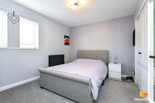 23 Falcon Rise, High Wycombe photo 4