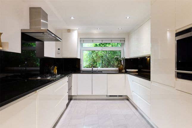 14, Queensmead, London photo 2