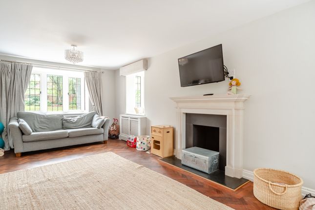 8560968-Interior19