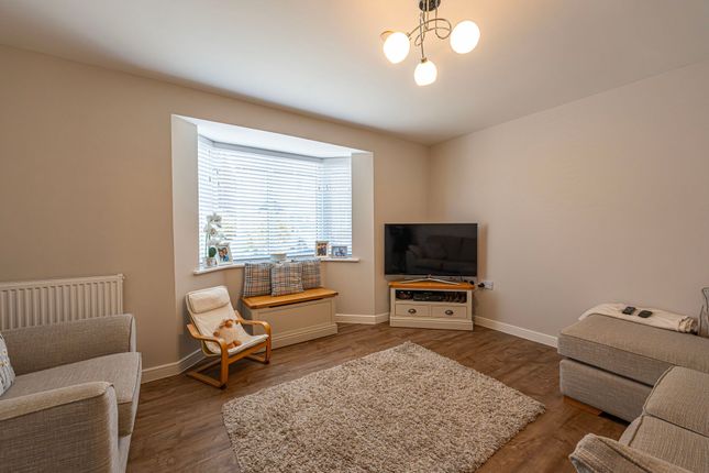 6 Sir Howel Crescent, Caldicot photo 3