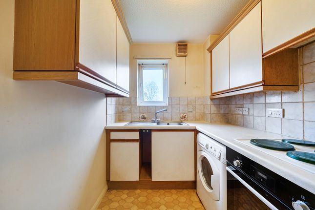 1, Firs Close, Mitcham photo 2