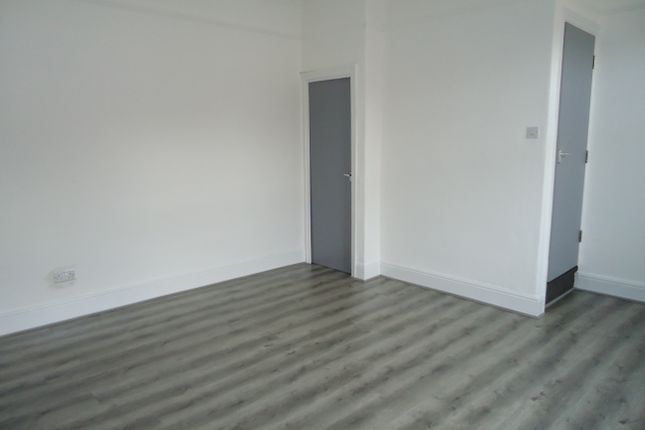 18, Longroyd View, Leeds photo 4