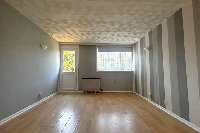 13, Williams Close, Gosport photo 2