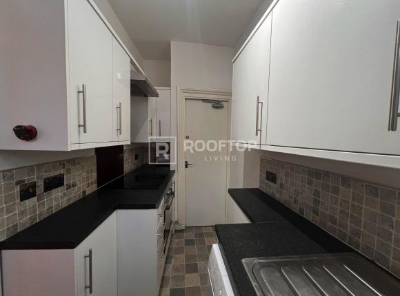 2, Quarry Mount Terrace, Leeds photo 4