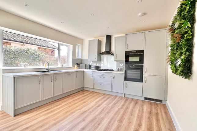 31, Collington Grove, Bexhill-on-Sea photo 3