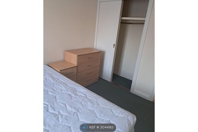 Flat, Roedean House Exeter Close, Watford photo 5