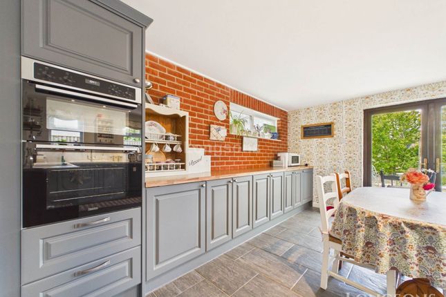 Snowdrop Cottage, Vicarage Road, Thetford photo 2