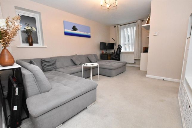 15, Dovecote Drive, Nuneaton photo 2