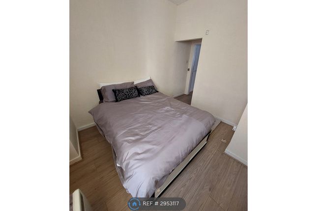 Flat, Market Street, Hyde photo 4