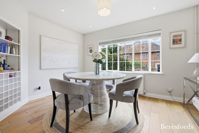 3, Hill Crescent, Essex photo 2