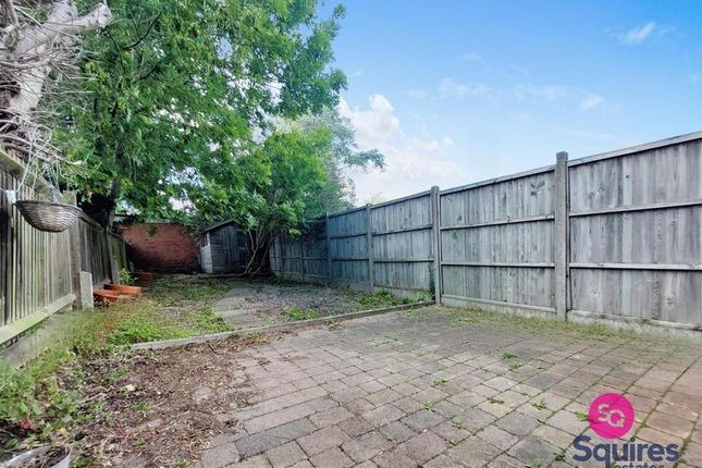 206 Squires Lane, London photo 4