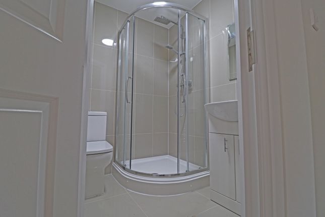 Room 4 49 Rutland Crescent, Luton photo 2