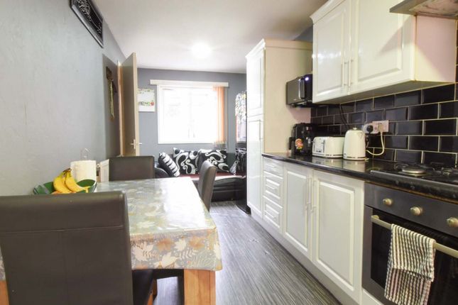 32 Allinson Close, Leicester photo 3