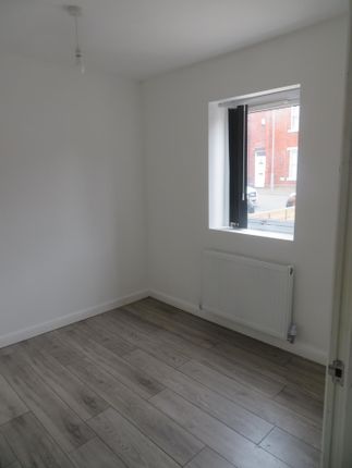 25b, Holmes Street, Rochdale photo 2
