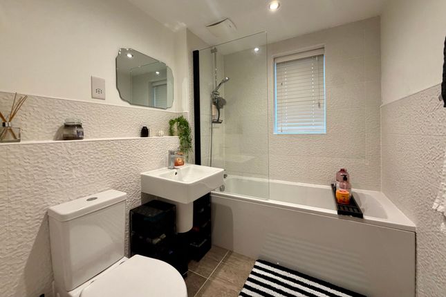 31 Oak Tree Road, Leicester photo 4