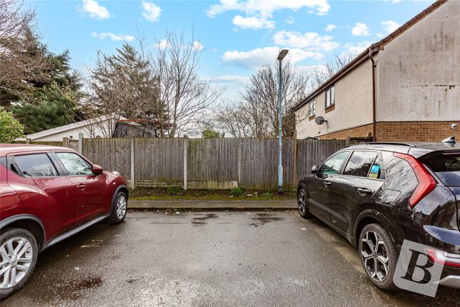 21, Holden Close, Dagenham photo 4