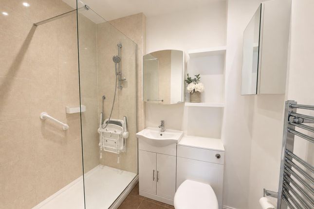 Flat 5, Hooper House 3-5, Ashford Crescent, Ashford photo 4