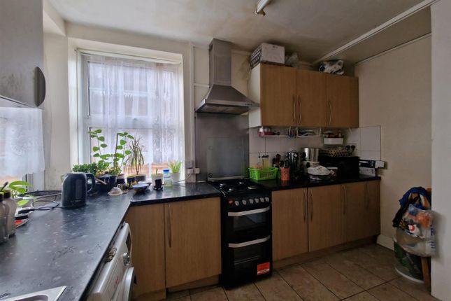 Flat for sale in Neeld Crescent, Wembley