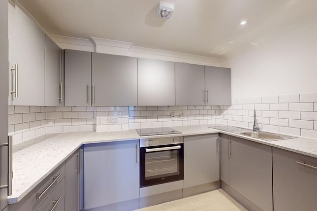 Flat to rent in Meridian Place, London