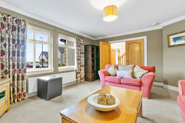 5 Hillcrest Square, Falkirk photo 4