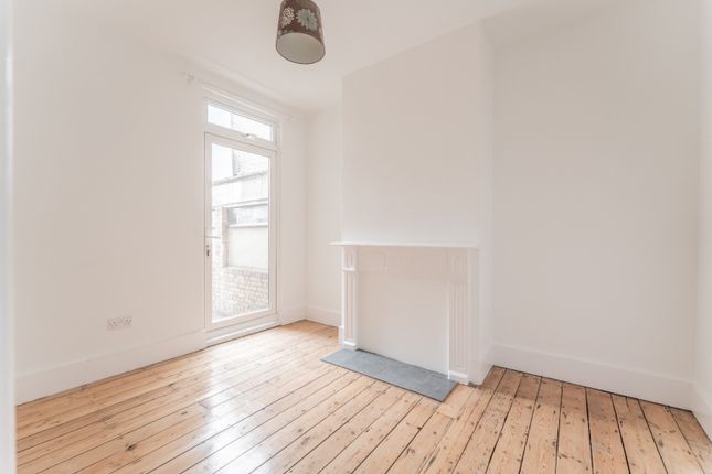33, Benares Road, London photo 4