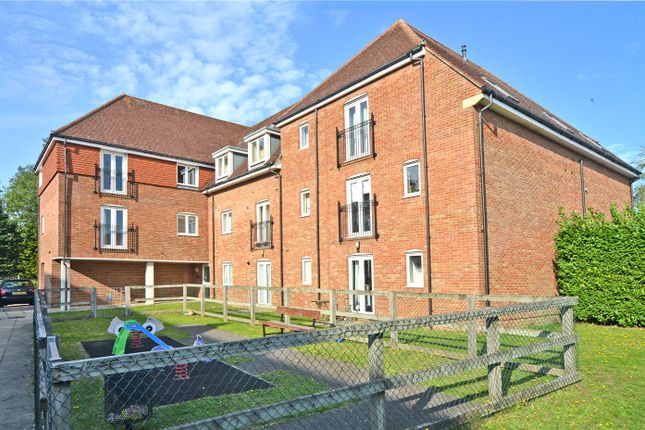 Thumbnail Flat for sale in Wingfield Court, Banstead, Surrey